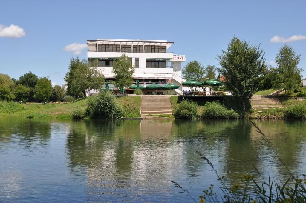 פריידור Hotel Le Pont מראה חיצוני תמונה