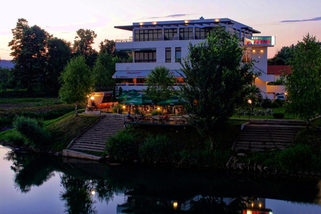 פריידור Hotel Le Pont מראה חיצוני תמונה