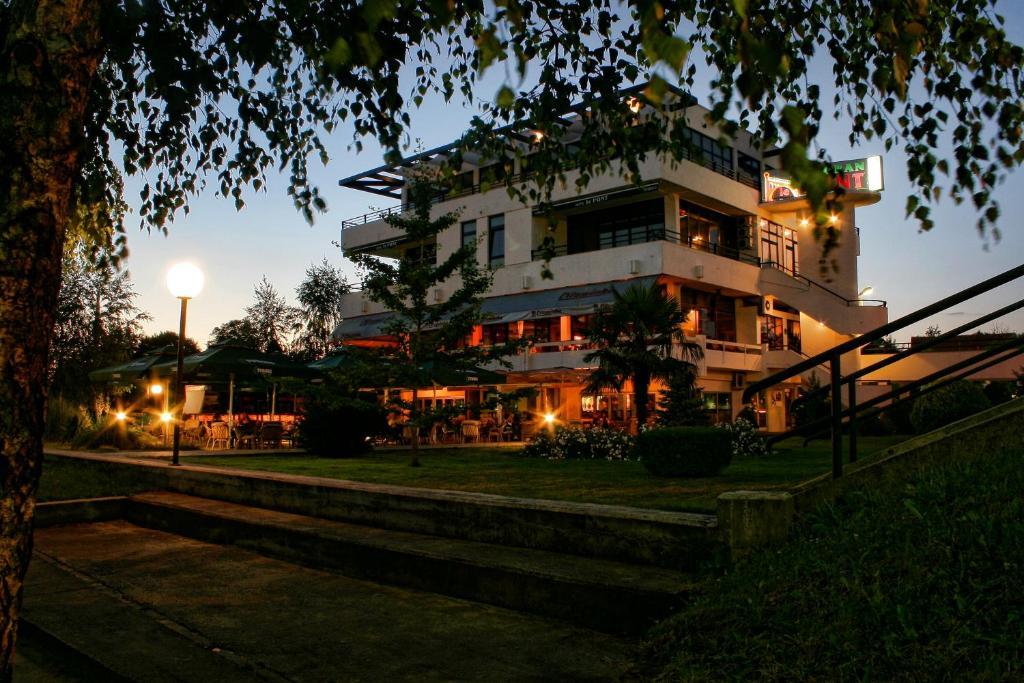 פריידור Hotel Le Pont מראה חיצוני תמונה