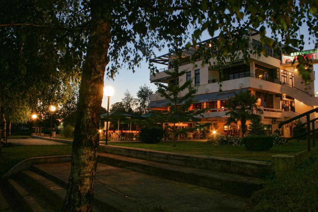 פריידור Hotel Le Pont מראה חיצוני תמונה